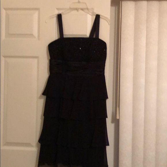 A beautiful 2 pc. Party dress! Size 8. Worn once. - Picture 3 of 8